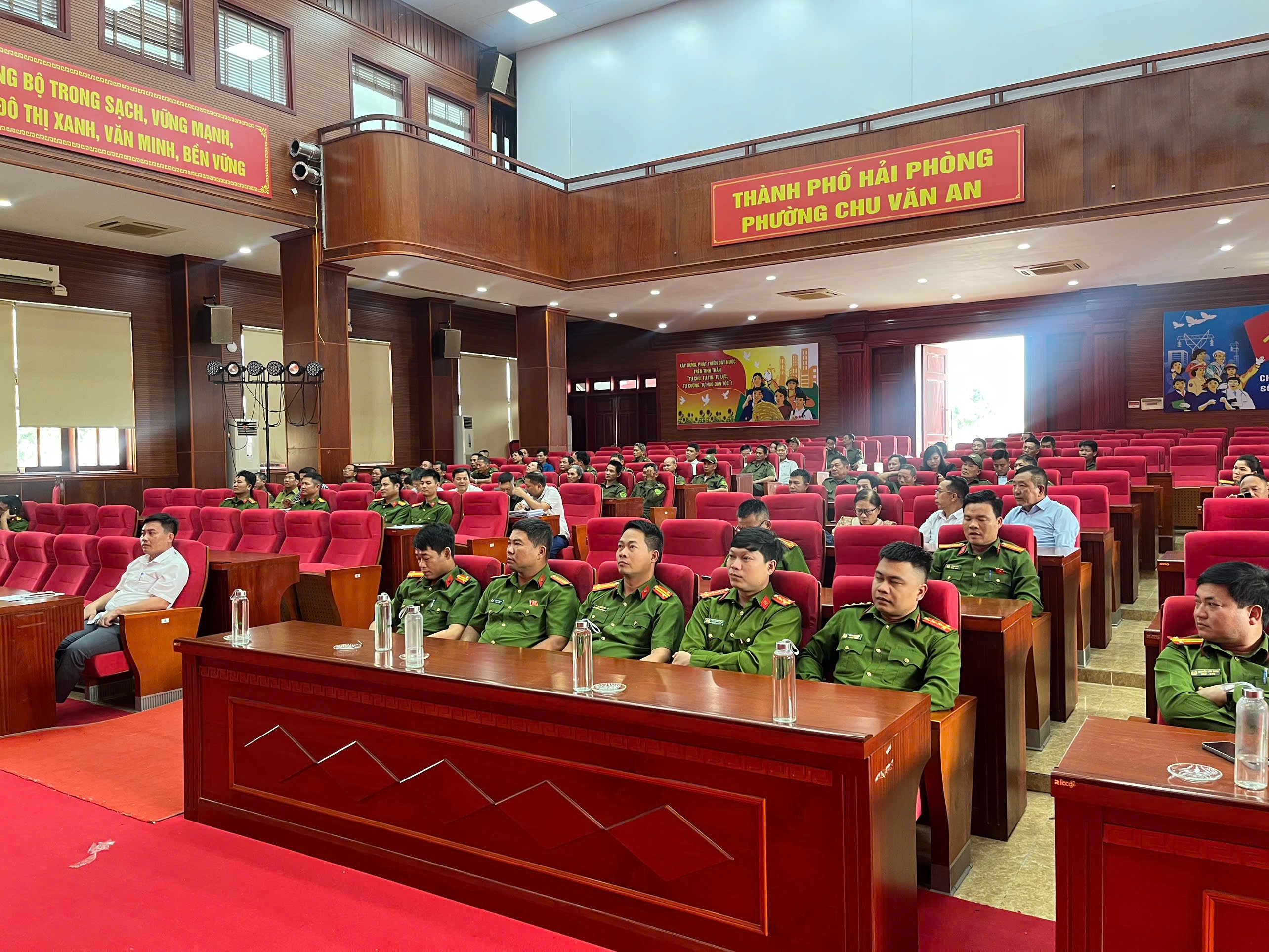 Phường Chu Văn An triển khai kế hoạch Tổng rà soát, làm sạch dữ liệu đăng ký phương tiện, giấy phép lái xe và số hóa hồ sơ đăng ký xe